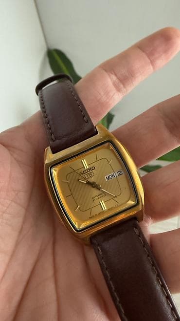 elektiron saat: 1980-ci illərin orjinal yapon saatı. Sapfir şüşə. Qolda enerji yığır — 5