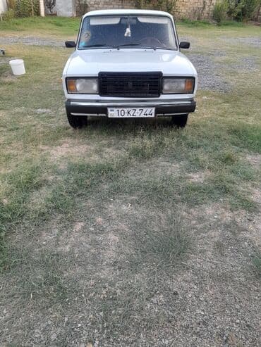 опель зафира а: Lada 2107 sedan – ağ rəng Xüsusiyyətlər: - Kuzov: 4 qapılı sedan, ağ — 2