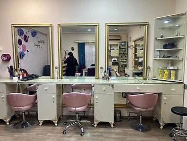 Gözəllik salonu üçün güzgülü skaf biri 220 m unvan elmler