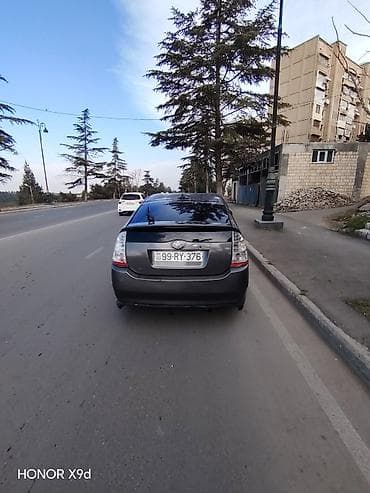 qolf car: Toyota Prius (2-ci nəsil) hibrid hetçbek - Rəng: tünd boz/boz-qara - — 2