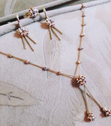 italyan qizili: Dəstə daxildir: Boyunbağı, Kulon, Sep, Pandora, Sarı qızıl, 585 Əyar, 13900 g — 8