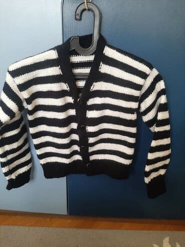 Uşaq üçün trikotaj kardiqan 25 azın əl işidir - Model: V-yadüyməli ön