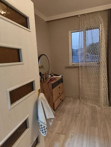 merdekanda ev: Evimi təcili satiram Xirdalanda 11 nömrəli məktəbin yanında.51 kv — 4