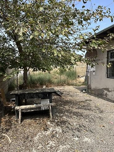 сад: 2 sotun içərisindədir, hasarı, darvazası var. Ev kubiklə tikilib, əsas — 3