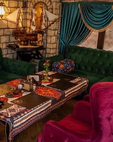 mebel alan usta: Restoran ucun sifarishle duzeltdirilib, divan ve kreslo, ve 3 eded — 1