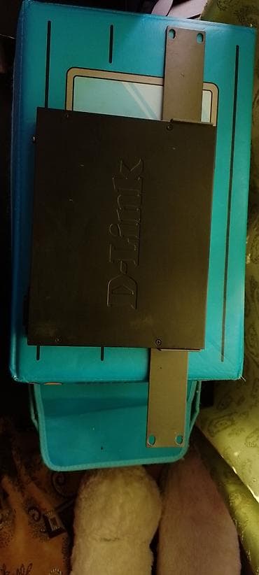 D-Link xStack DES-3200-10 idarəolunan switch - Model: DES-3200-10 — 4