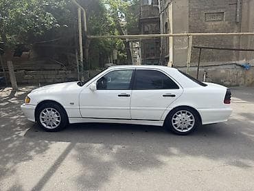 2004 bmw 318: Mercedes-Benz C 200: 2 l | 1998 il Sedan — 6