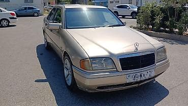cayenne krilo 2013: Mercedes-Benz C-Class: 2.2 l | 1994 il Sedan — 3