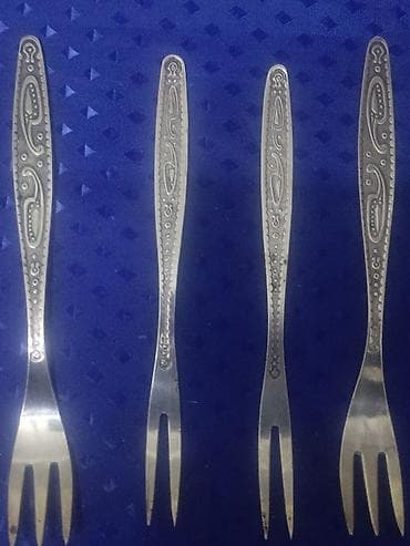 rəssamlıq ləvazimatları: Məhsul: 4 ədəd metal desert/meze çəngəl dəsti Xüsusiyyətlər: - — 4