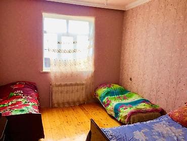 дом с цокольным этажом и гаражом: 3 otaqlı ev – mebel və texnika ilə - Geniş mətbəx: qırmızı-ağ rəngli — 8