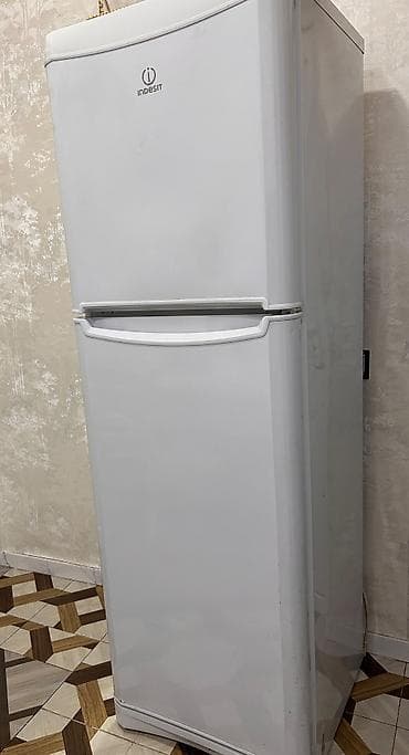 ev antena: İşlənmiş 2 qapılı Indesit Soyuducu Satılır, rəng - Ağ — 1