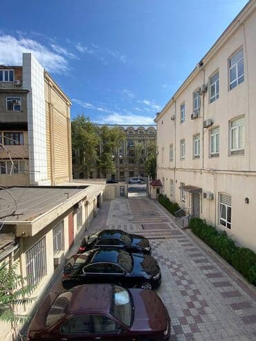 2 otaqlı mənzil vasitəçisiz: Sahil metrosunun yaxınlığında 3 mertebeli binanın 2-ci mərtəbəsində — 4