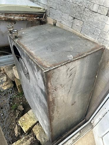 бак из нержавейки: Paslanmayan poladdan hazırlanmış kvadrat formalı metal çən. uzunluq — 5