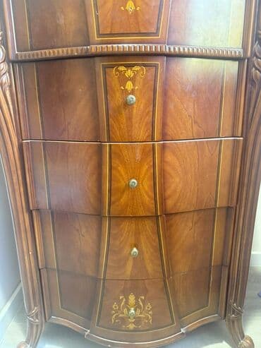 işlənmiş taxdalar: İşlənmiş, Güzgülü, İtaliya — 1