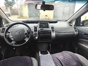 Toyota Prius (2-ci nəsil) hibrid hetçbek - Rəng: qırmızı, 5 qapılı — 5