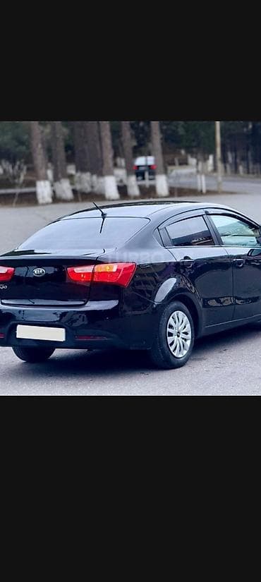 elantra arxa stop: Kia Rio sedan – qara rəng, 4 qapı, kompakt və qənaətcil şəhər — 2