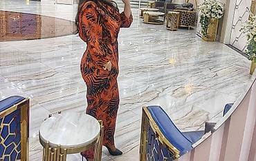 Qadın tulumu – qırmızı-narıncı əsaslı, qara naxışlı (animal print)