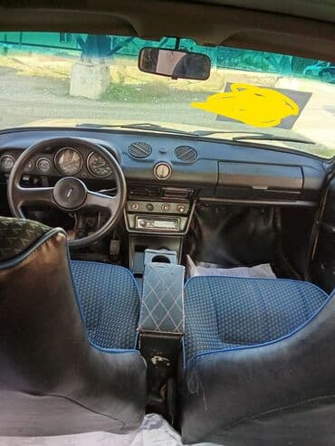 maşınlar avtomobil: VAZ 2106 sedan - Kuzov: klassik 4 qapılı sedan, sarı rəng. - Mühərrik — 4