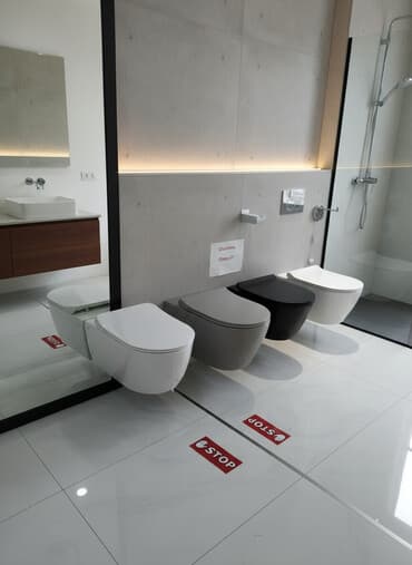 qara unitaz: Müxtəlif rənglərdə, divara quraşdırılan unitazlar müasir vanna — 1