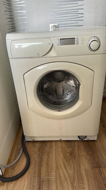 maşın maqintofon: Ariston paltar yuyan işlek vaziyette ama altından su damcitır temir — 1