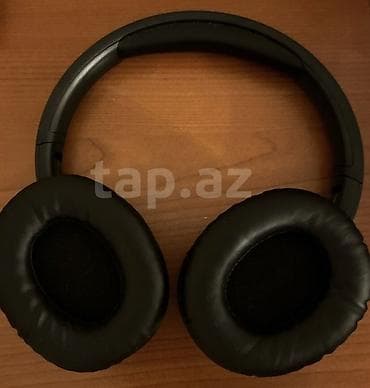 JBL over‑ear qulaqlıq - Model: JBL (over‑ear, qapalı tip) - Rəng
