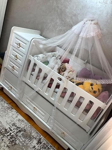 komodlar: Uşaq otağı mebeli dəsti Tərkibi: - Üç qapılı, iki alt çekmecəli iri — 3