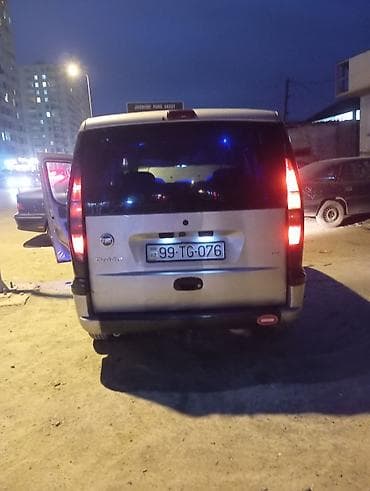 bmw i8 satilir: Fiat Doblo miniven Xüsusiyyətlər: - Gümüş rəngli kuzov, 5 qapı (yan — 5