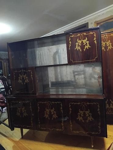 Буфеты: Klassik vitrinli bufet - Material: təbii ağac karkas, parlaq tünd — 1