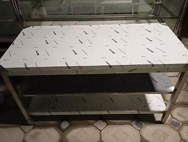 Nerj masa 3 polkali. Olcusu 150*70*85. Yenidi, yerine uygun gelmedi