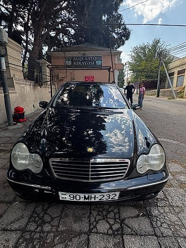 audi a6 2000: Mercedes-Benz C 240: 2.4 l | 2000 il Sedan — 6