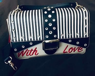 Qadın çantası – “With Love” dizaynı
30 azn