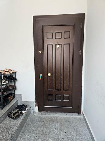 seyflerin satışı: *150azn* Seyf qapı satılır. Ölçü En:92 sm Hün 202 sm Ünvan — 1