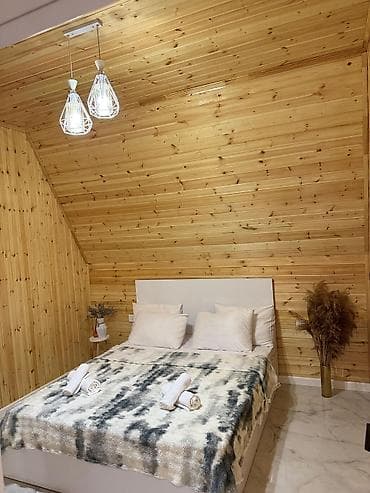 Həyət evləri və villalar: Kirayə üçün taxta interyerli A‑frame tipli rahat dağ koteci - — 3