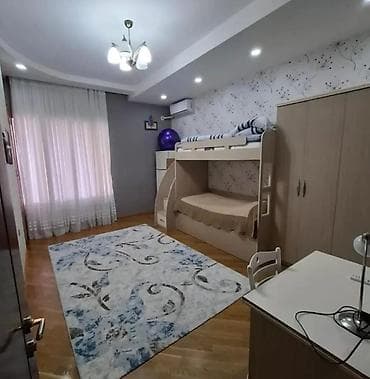 Недвижимость: Geniş və işıqlı mənzil interyeri - Xol: Giriş hissəsində yerə taxta — 6