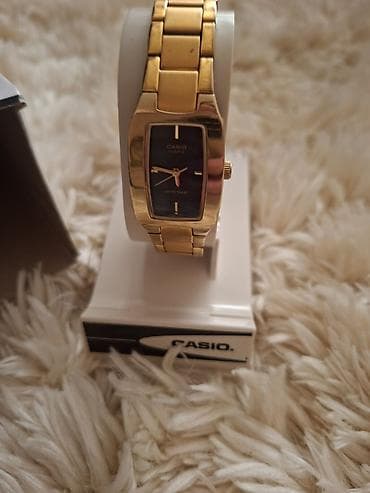 casio qadın saatı: Casio qadın qol saatı - Korpus və qolbaq: qızılı rəngdə paslanmayan — 2