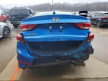 Hyundai: Hyundai Elantra sedan, mavi rəng. - Korpus: 4 qapılı, aerodinamik — 6