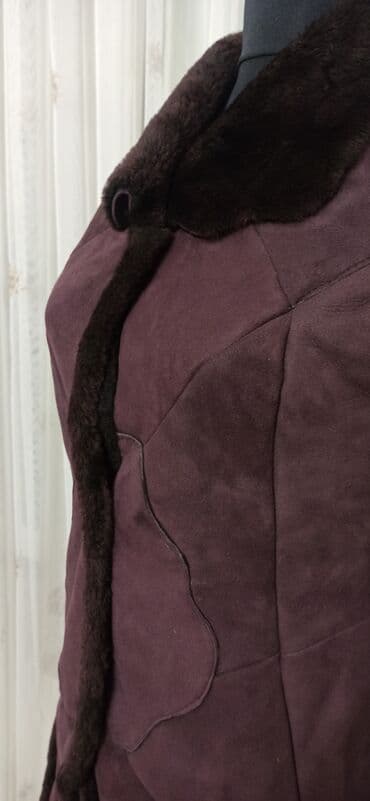 – tünd bənövşəyi (plum) rəngdə, içi tüklü. - Material: yumşaq süet lalafo.az -da – tünd bənövşəyi (plum) rəngdə, içi tüklü. - Material: yumşaq süet