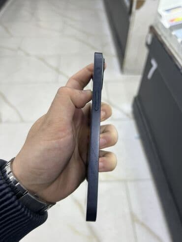 Hyundai: IPhone 13, Göy, Face ID — 5