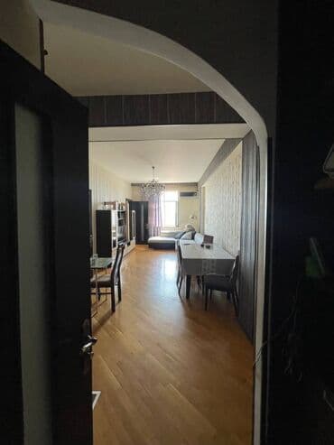 8 noyabr metrosunun çixisinda 17 mertebeli binanın 14-cü mərtəbəsində — 9