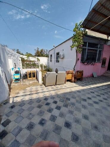 kewle qesebesinde ev: Satılır: həyətli ev - Geniş, tam daş döşəməli həyət. Hündür, taxta — 2