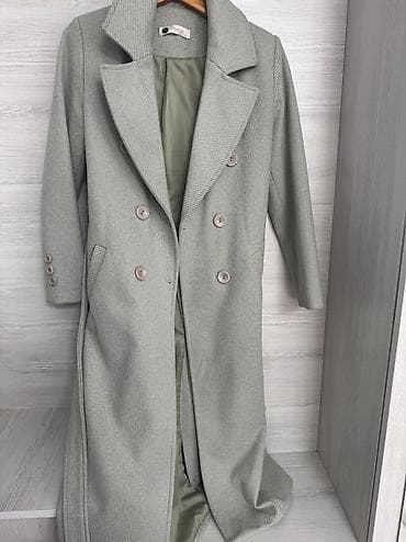 Geyinilmis amma hec bir problemi yoxdur.Razmer 42 tez satilmasi ucun