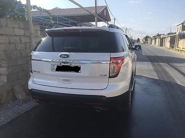 Ford Explorer Limited – ağ rəngli, 7 yerlik tam ölçülü SUV — 8