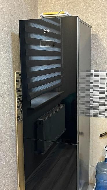 metbex soyuducu: İşlənmiş 2 qapılı Beko Soyuducu Satılır, rəng - Qara, Dolab içi — 5