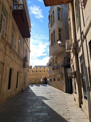 hostel for sale in baku: Salam əleykum. İçərişəhər metrosuna yaxin, Qala divarlarından içəridə — 9