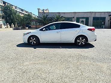 diski barter: Kia Forte – ağ rəngli sedan ili2018 Taxi buraxlışı var Xüsusiyyətlər — 7