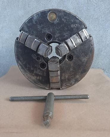 Tokar dəzgahı patronu 200mm
СТ200П-Ф6 
Polşa istehsalı 1984