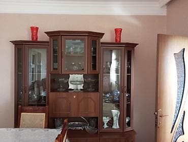 ikinci el su ceni: Qonaq otağı üçün taxta servan/vitrin dəsti - Material: ağac — 1