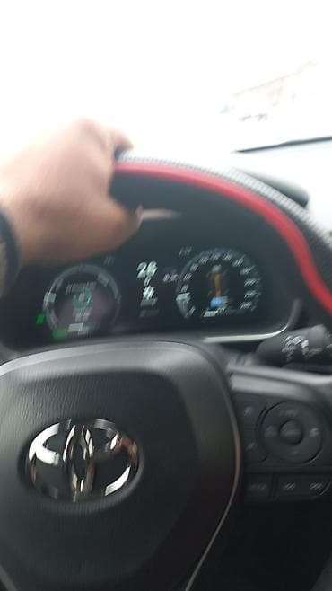 corolla stop: Toyota Corolla Cross: 2 l | 2025 il Krossover — 2