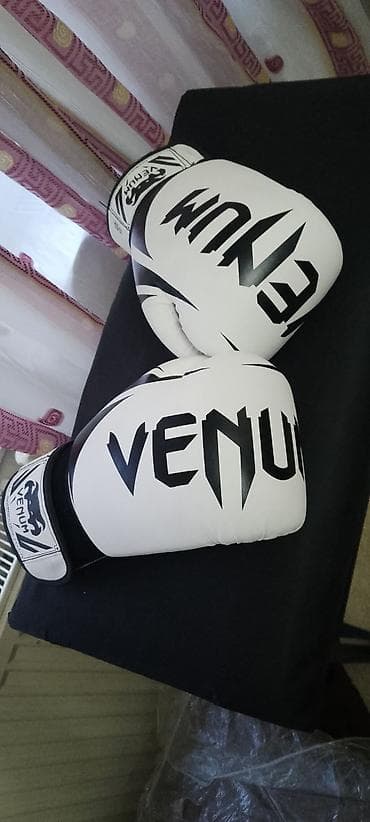 Venum boks əlcəkləri – ağ/qara dizayn
Orjinal venum 170 manata alinib