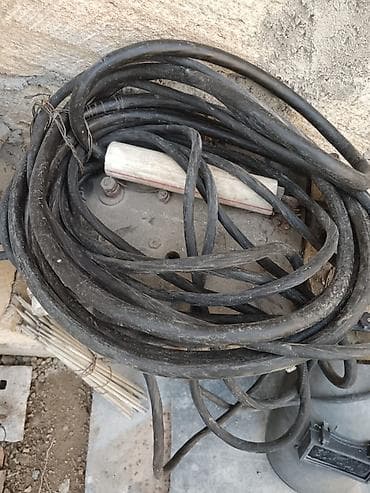 elektrik mişarlar: Məhsul: Köhnə tip transformatorlu qaynaq aparatı dəsti Tərkibi: - — 3